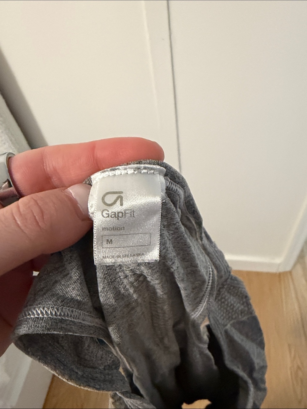 GapWomen’s Gray Racerback Performance Tank Top - Picture 2 of 2